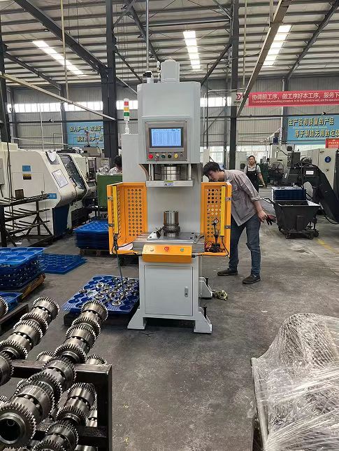 汽車電機數(shù)控壓裝機 專為高精密壓裝設計 智能操作